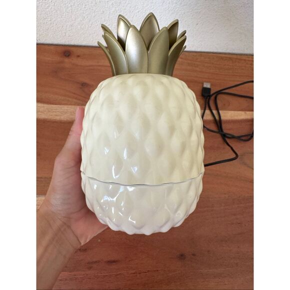 Cream gold pineapple essential oils diffuser textured island tropical home decor - Picture 3 of 6